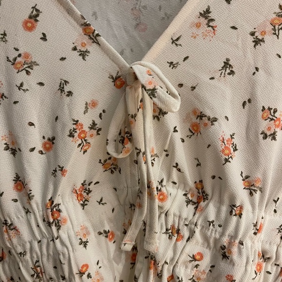 Summery Ardene t shirt with cute details size L - Picture 4 of 4